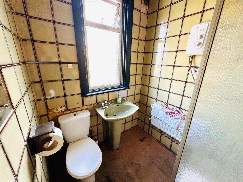 SHOWER ROOM/WC