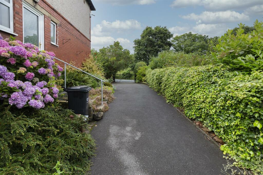 Bramleys Estate Agents - Exley Lane - Halifax (36)
