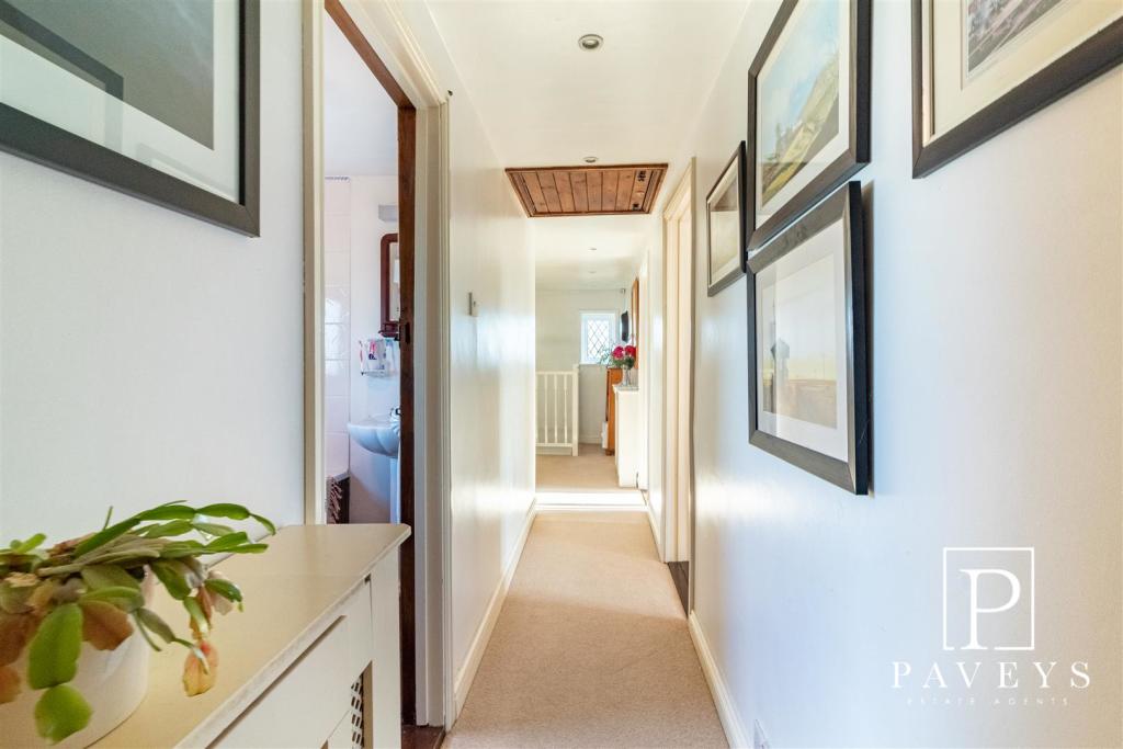 FIRST FLOOR LANDING