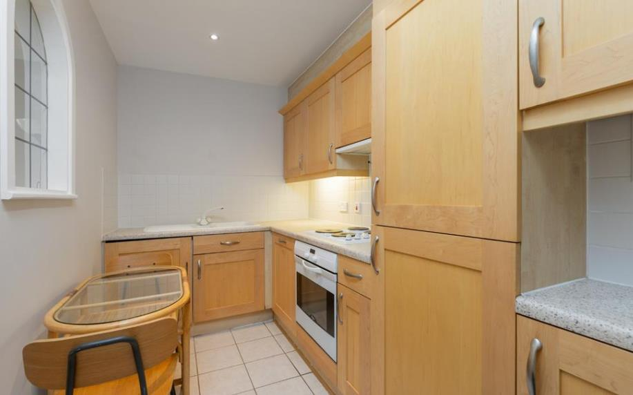 flat 2, 241-243 baker street 4 14.07.png