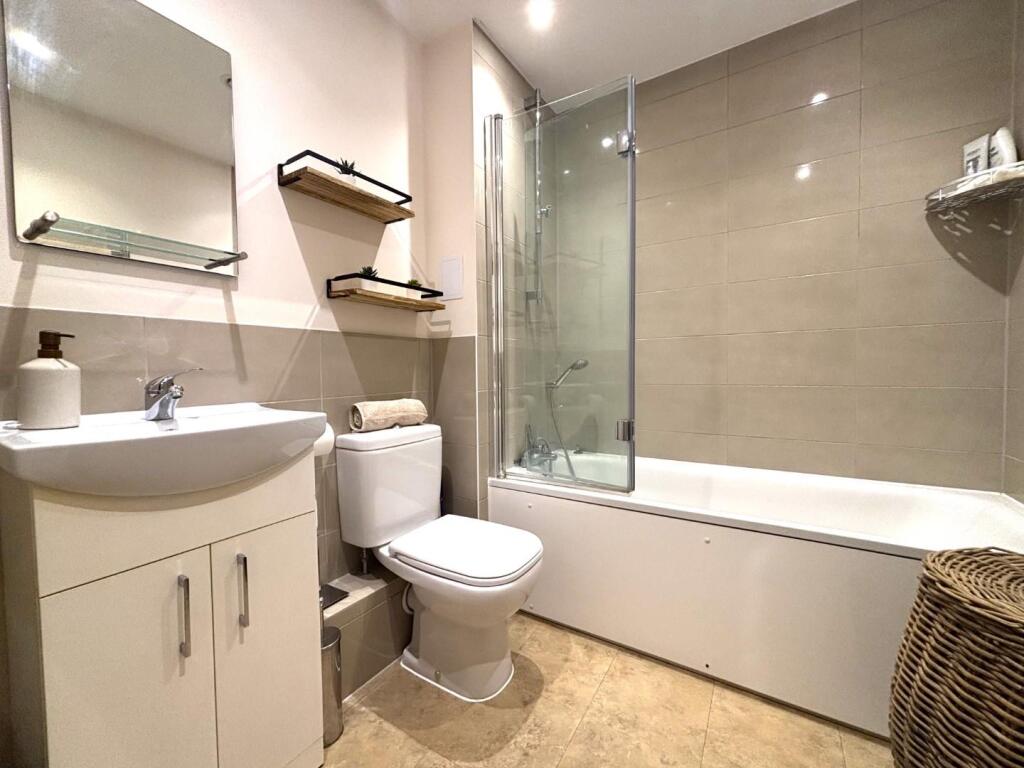 Bathroo.jpeg