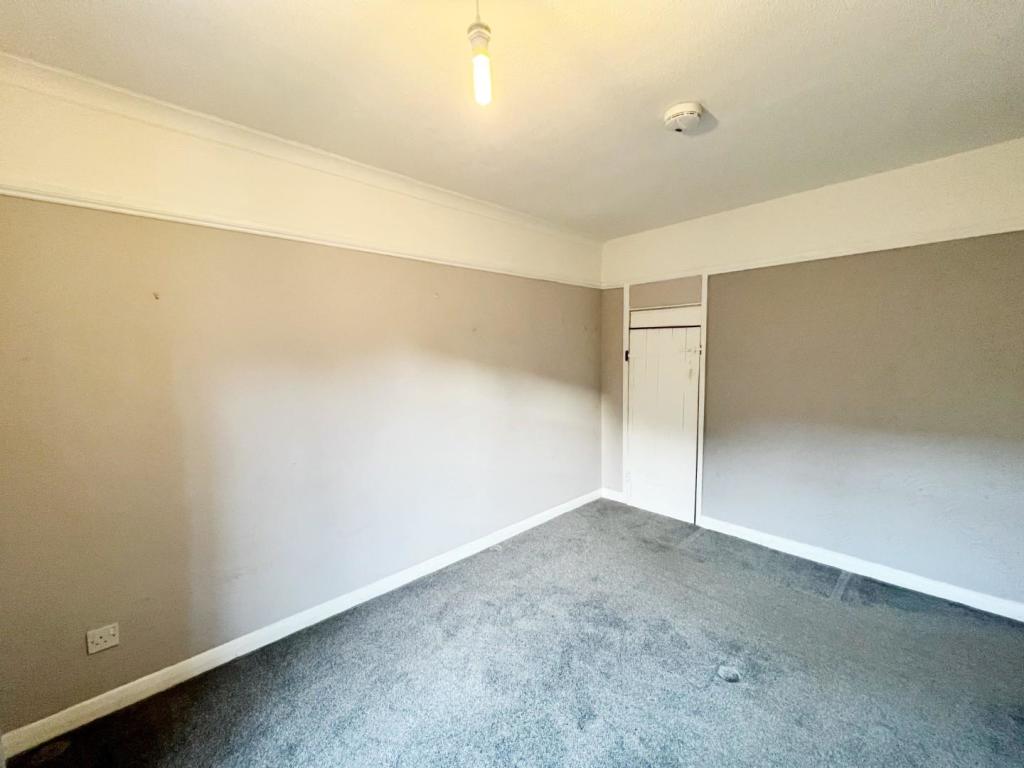 Bedroom 1 pic 2.jpg