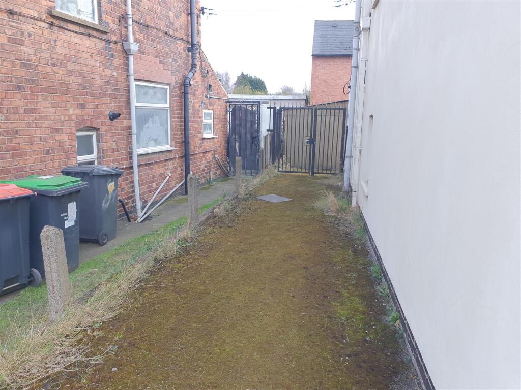 ADDITIONAL OUTSIDE PHOTOS