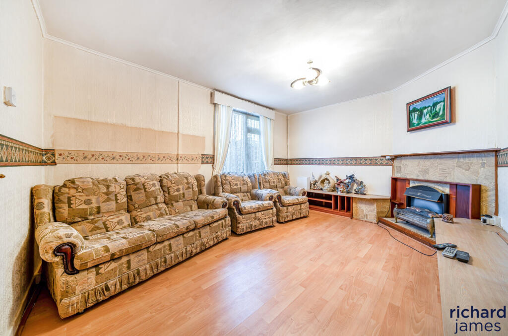 17b902e691e74e6a8eeba694aaed19c5