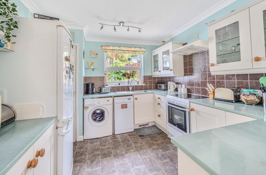 1306952-9-684bf91...