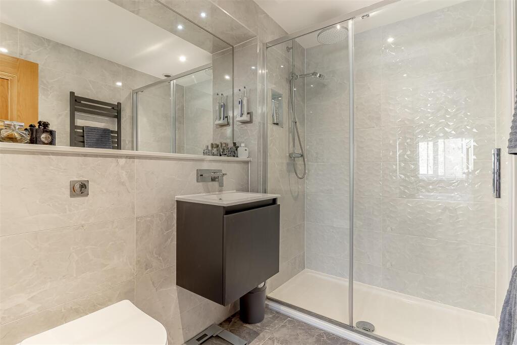 Master Bedroom Ensuite.jpg