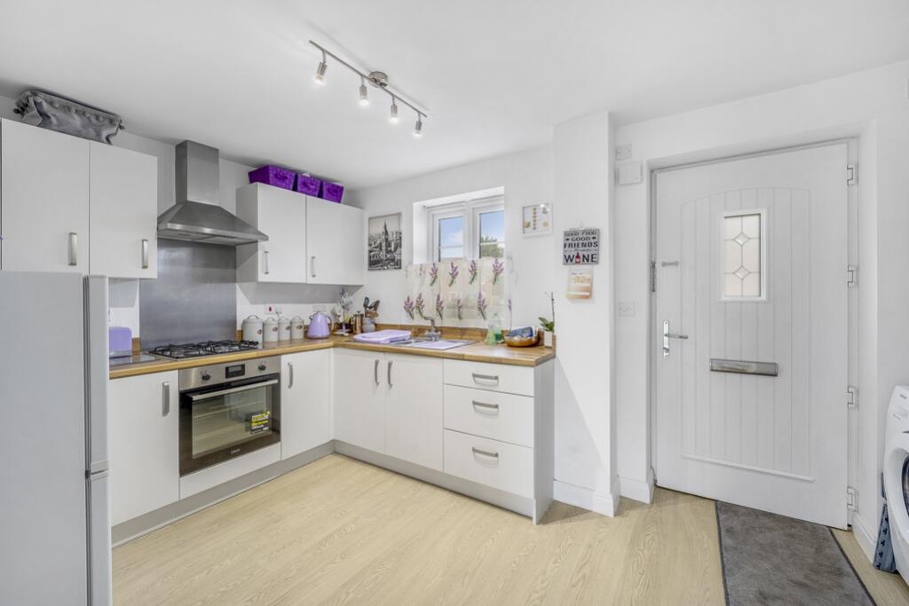 33 Lapwing Gardens (Boston)-6