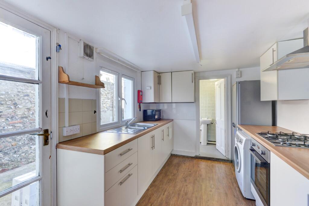 8 DeMontfort Road Kitchen