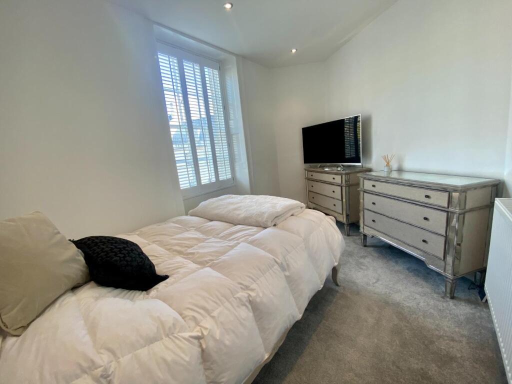 Bedroom 1.jpeg