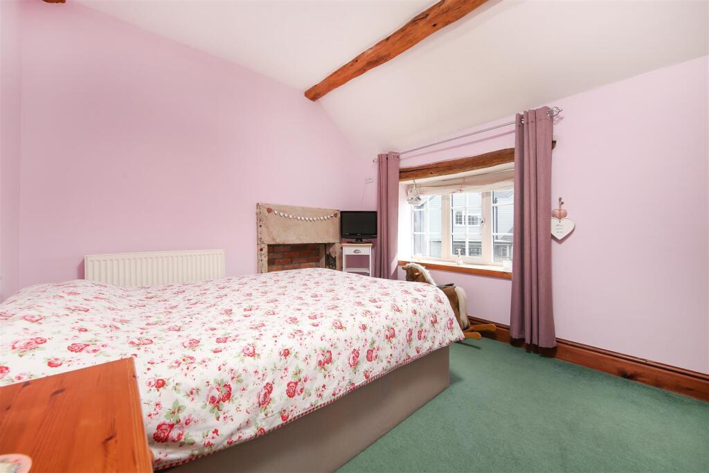 Bed3.2.jpg