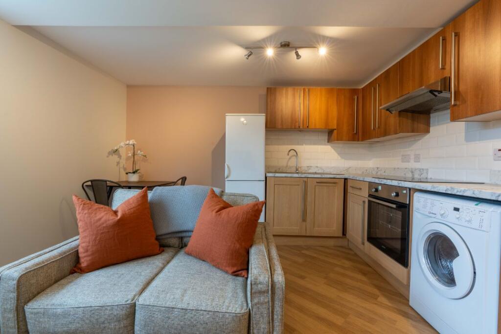 SYF6 - Living Area / Kitchen