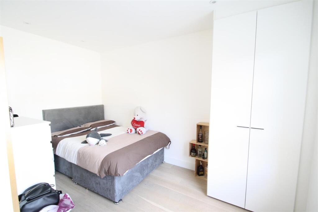 STUDIO ROOM