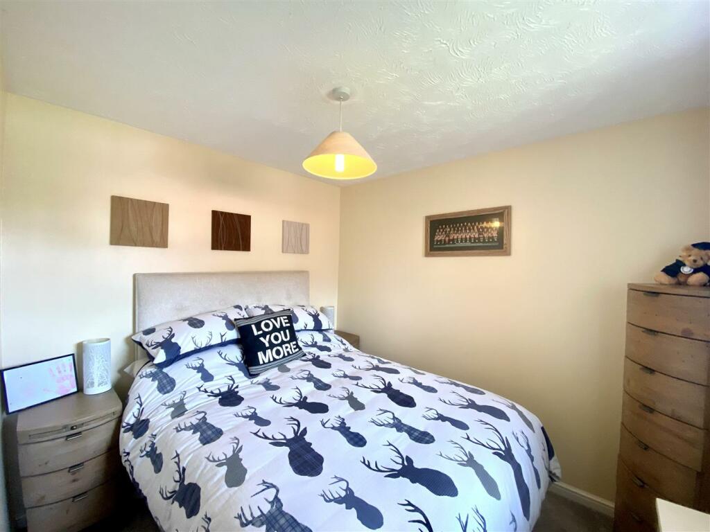 BEDROOM 2