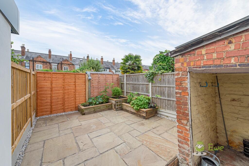 Rear courtyard garden
