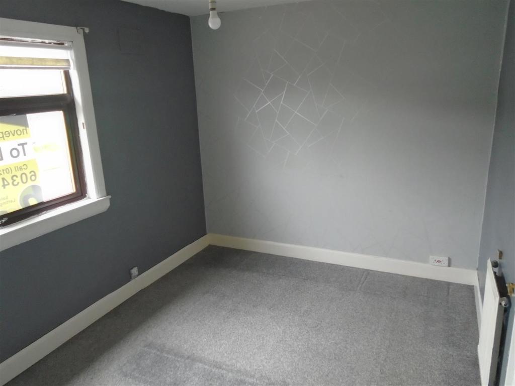 32KirklandCrescentBedroom1.JPG