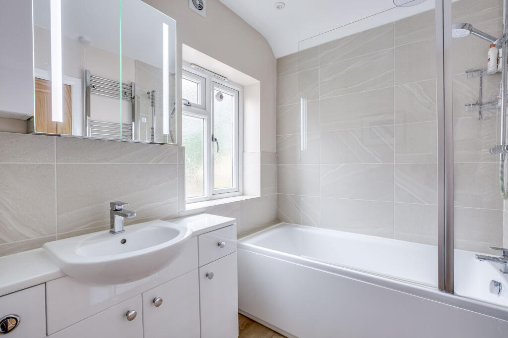 21 Woodland Way, SL7 3LD (LOW RES)-4