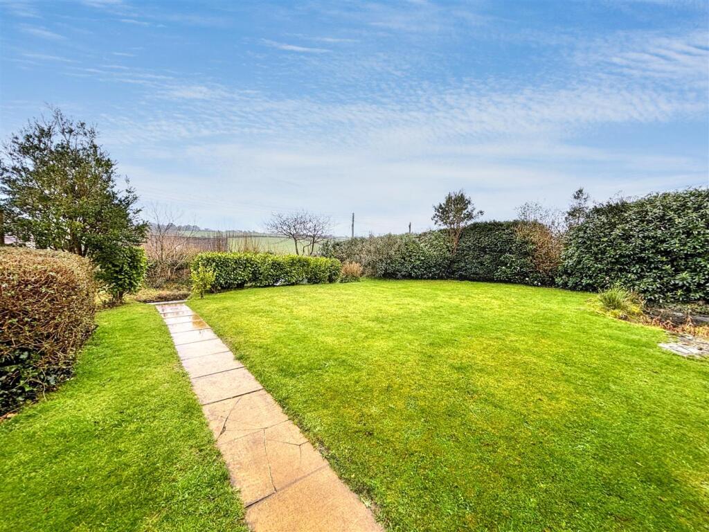 Front garden.jpeg