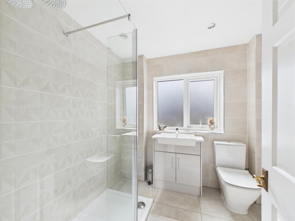 CAM02313G0-PR0082-STILL015