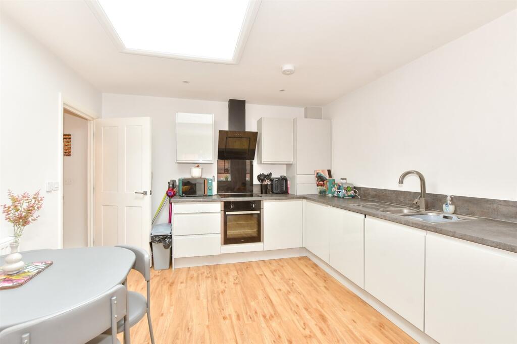 Lounge/ Kitchen