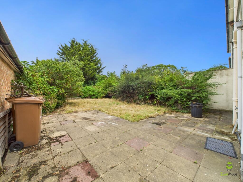 CAM03779G0-PR0264-STILL009