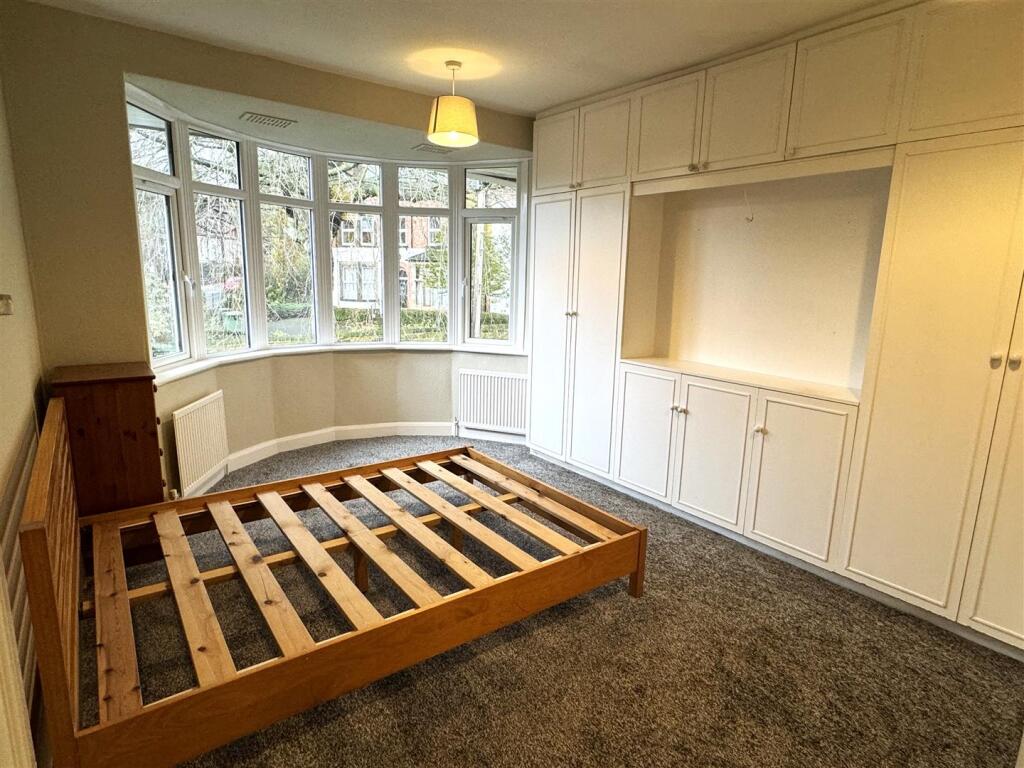 Main Bed 1.jpg