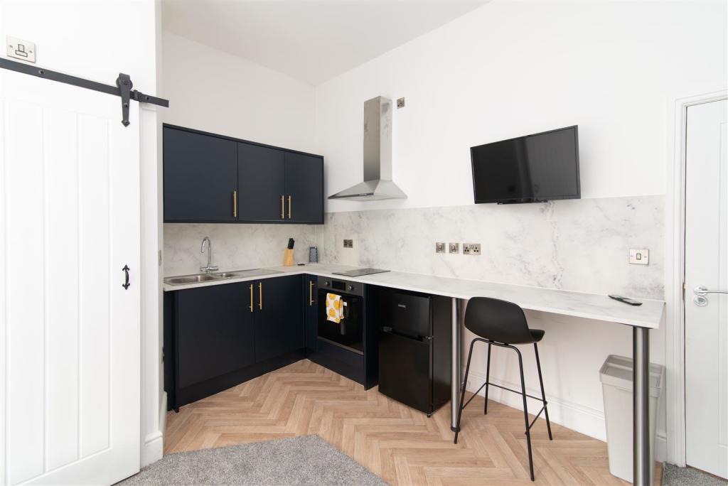 Room 1-35.jpg