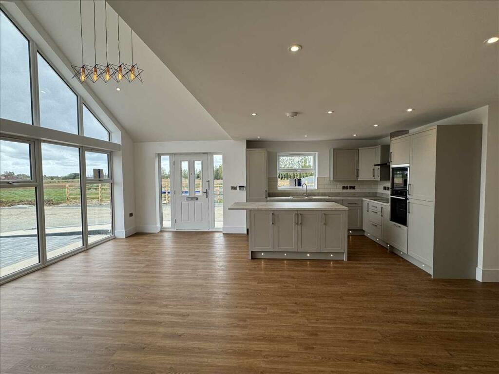 LIVING KITCHEN