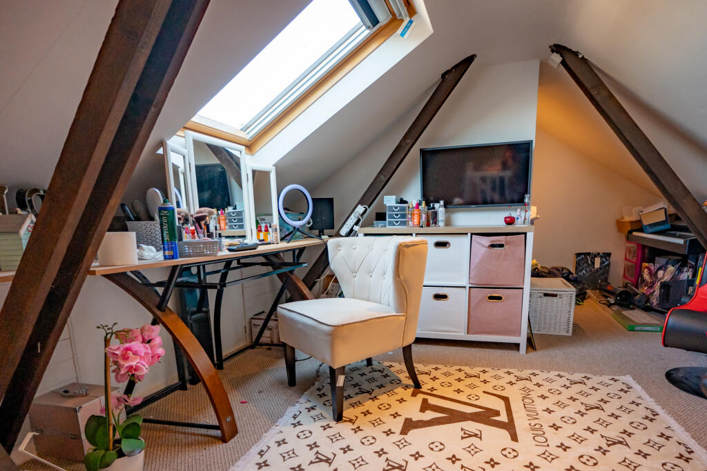 LOFT ROOM