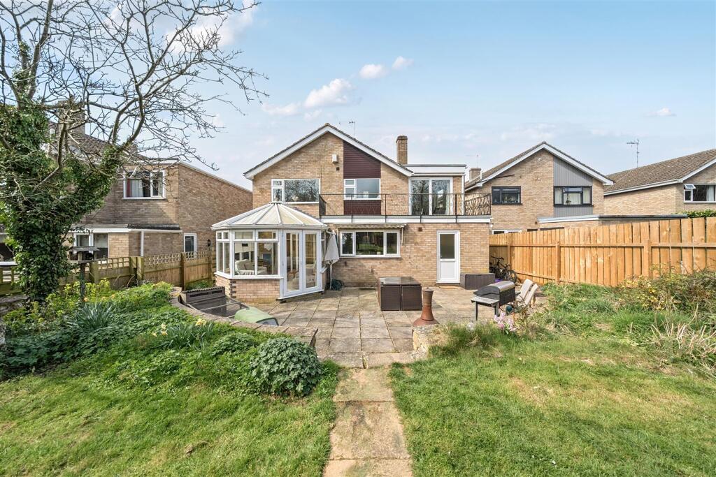 39 Hillside Avenue, Silverstone (10).jpg