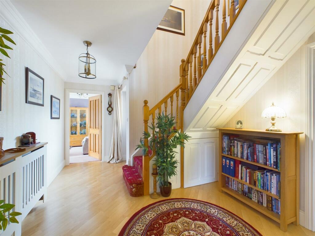Entrance Hall..jpg