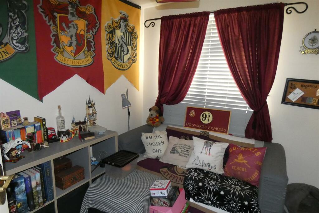 BEDROOM 4