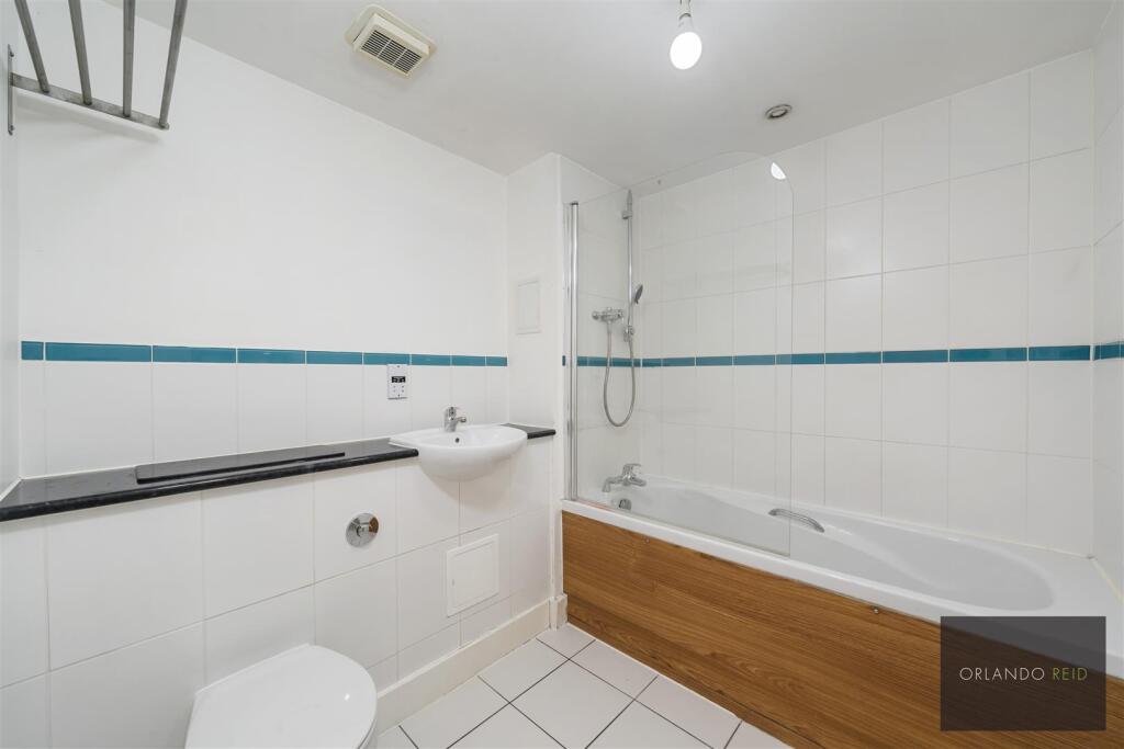 Flat 3, 376 Clapham Road SW9 9AR-6.jpg
