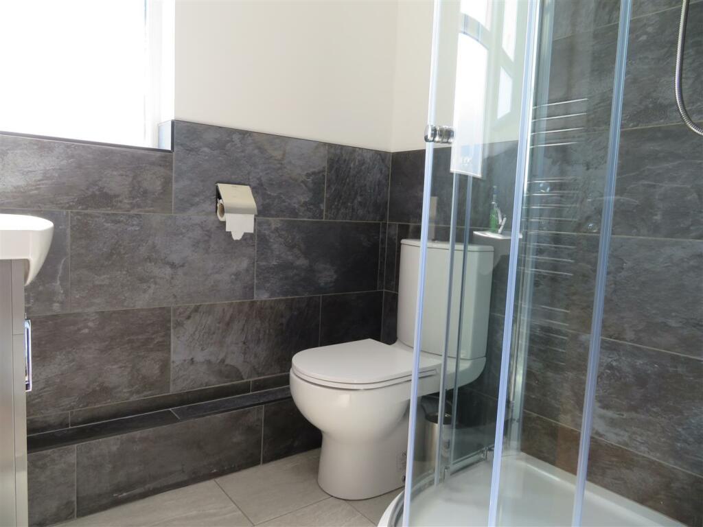 58 Talbot Bathroom.JPG