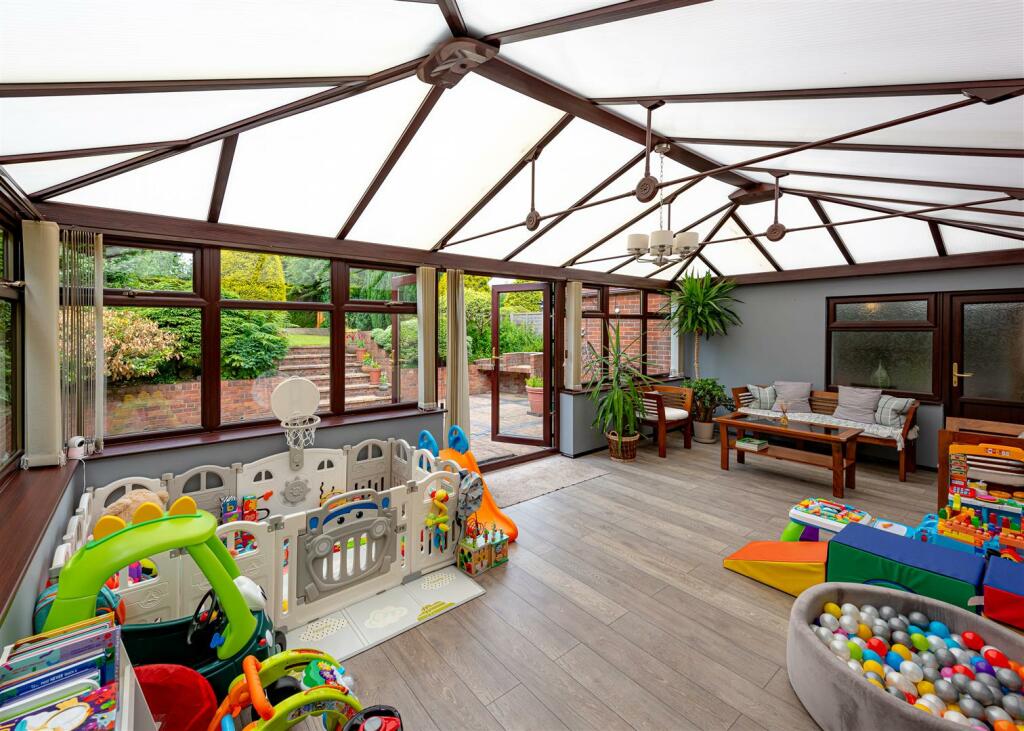 The Squirrels, 27 Stourbridge Road-Conservatory1.j