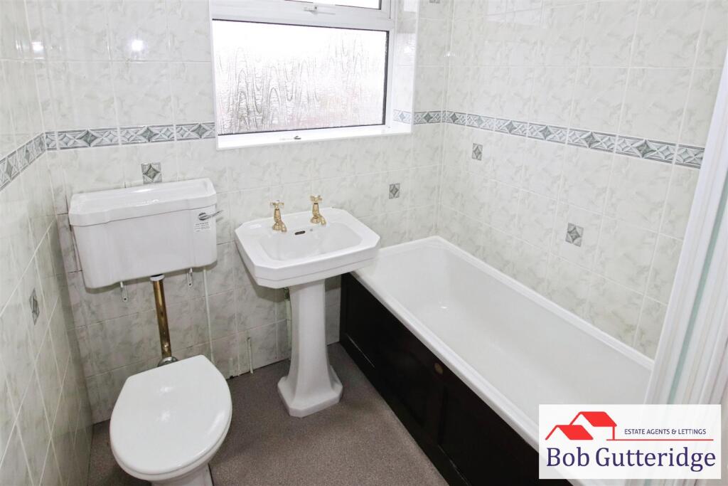 FIRST FLOOR BATHROOM