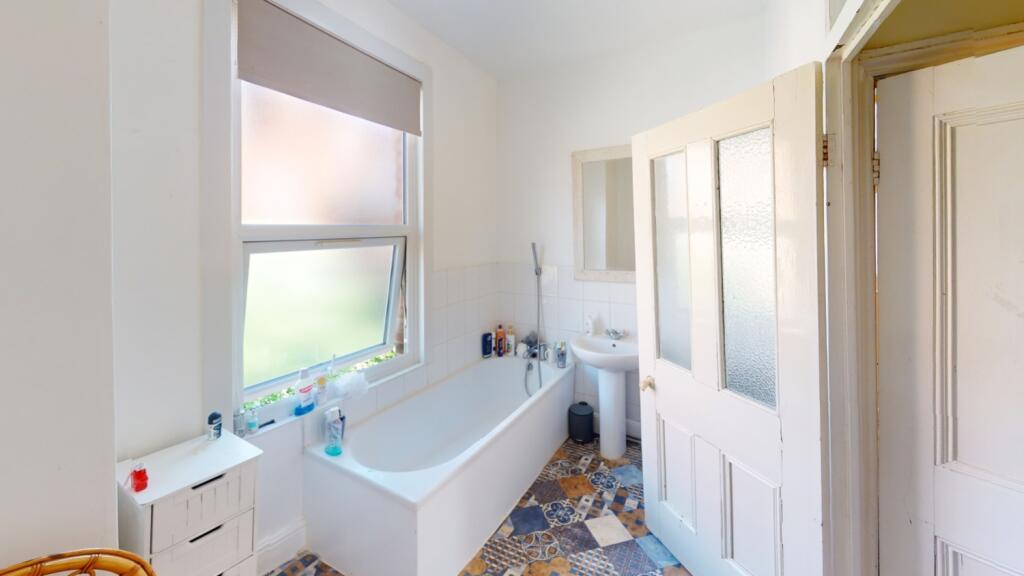 Lrg_Bathroom