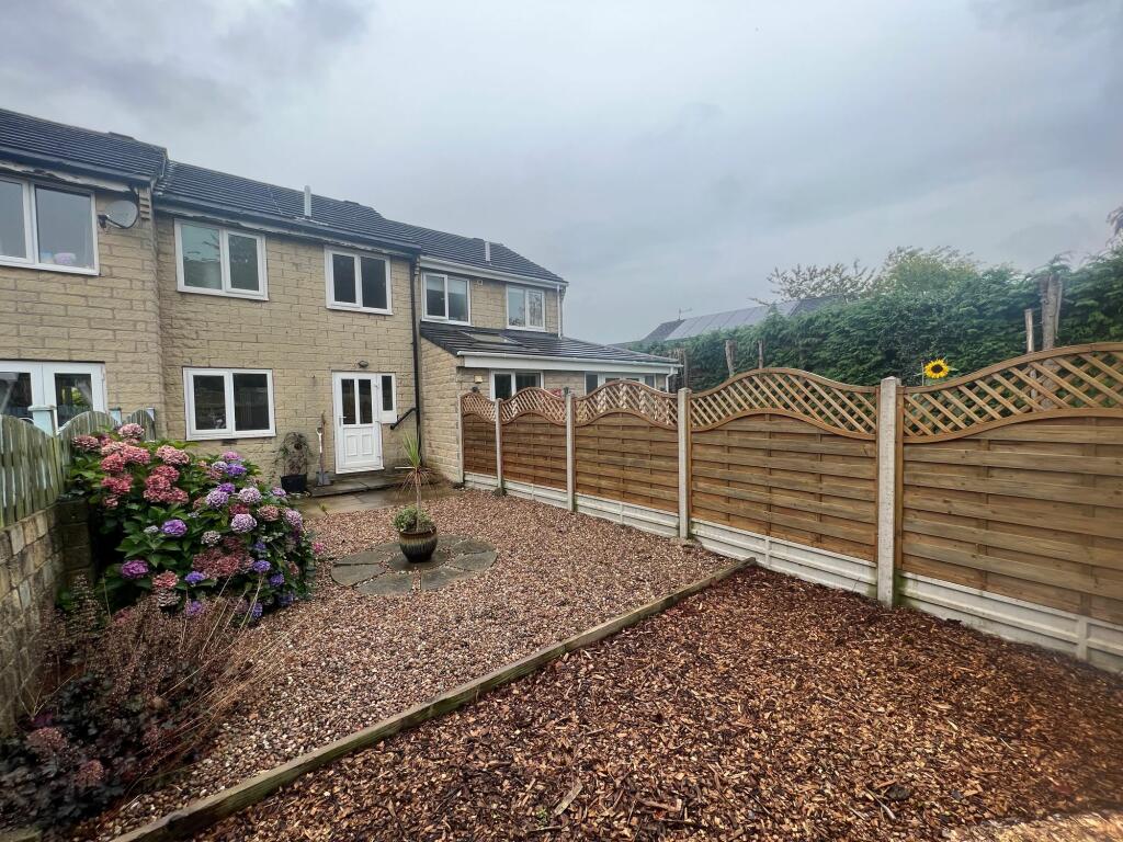 8 Redland Drive, HD8 0XD