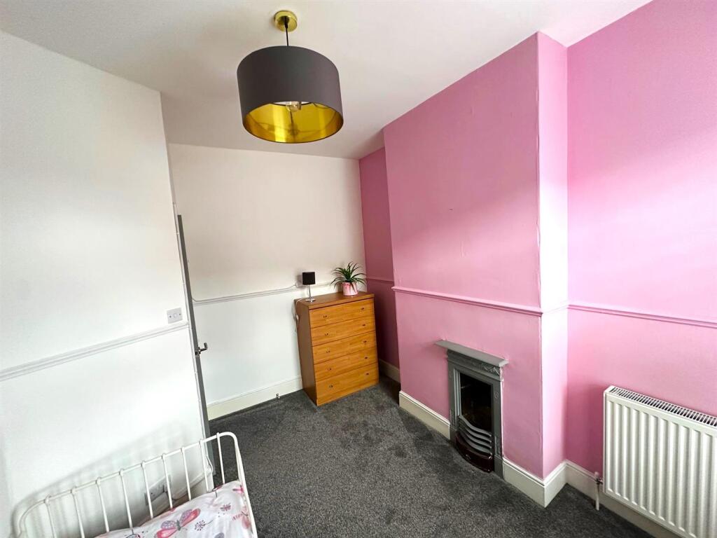 bedroom 2_3.jpg