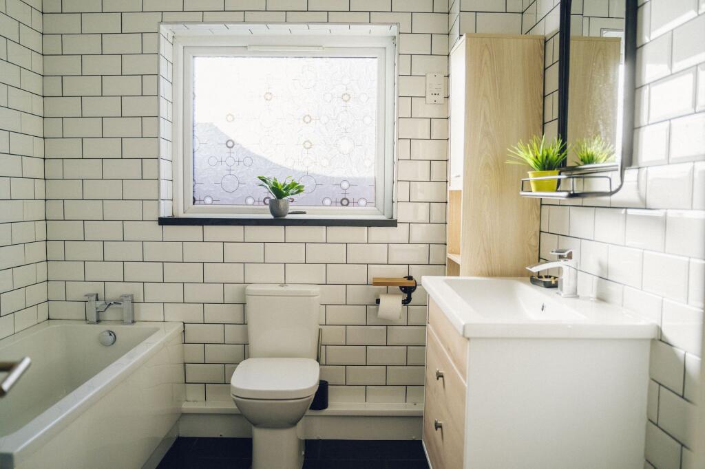 Ystafell Molchi 2 / Bathroom 2