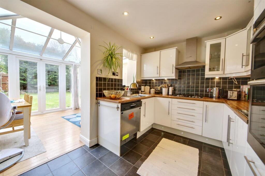 Kitchen (1).jpg
