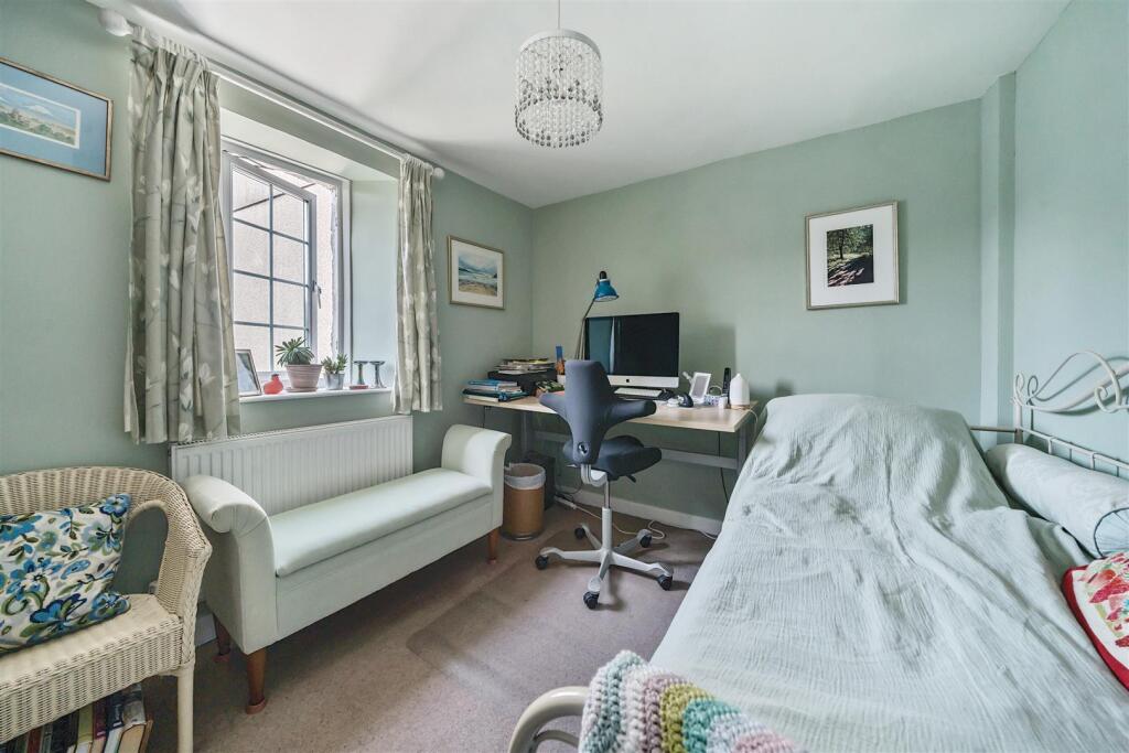 Farthings Bed 3n.jpg