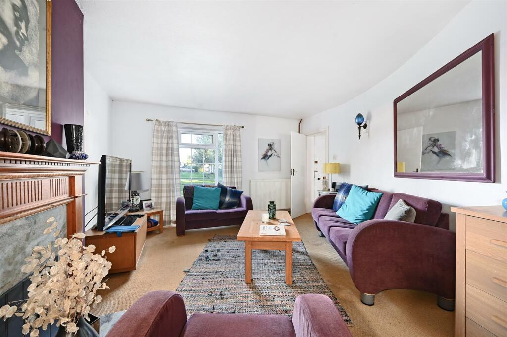 6 Westwell court tn30 (23).jpg