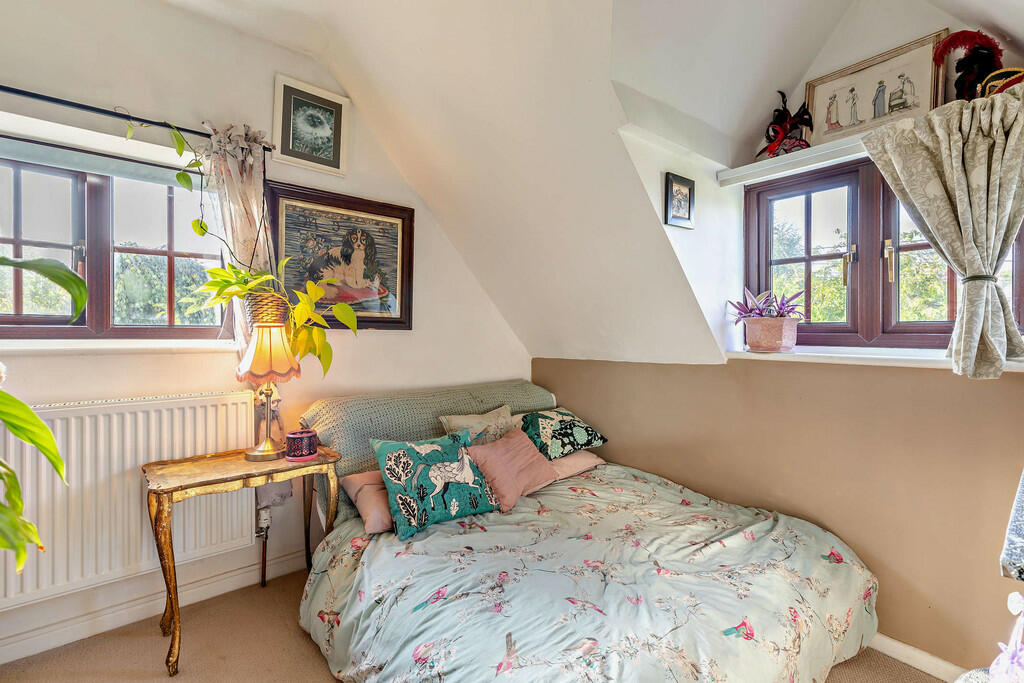 8618200-interior1...