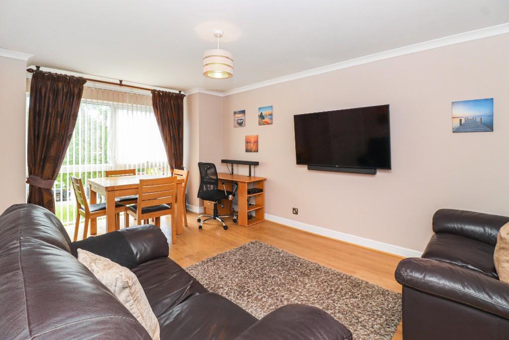 Sitting/dining room