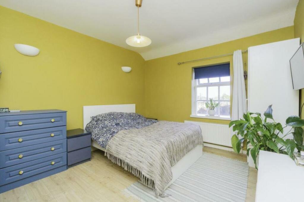 bedroom.JPG