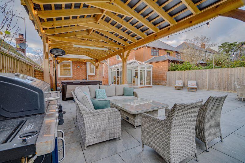 Covered outdoor entertainment area
