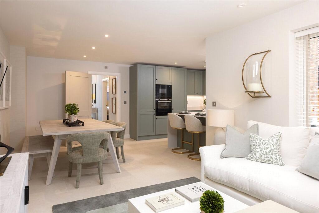 Concorde Drive, Weybridge, KT13