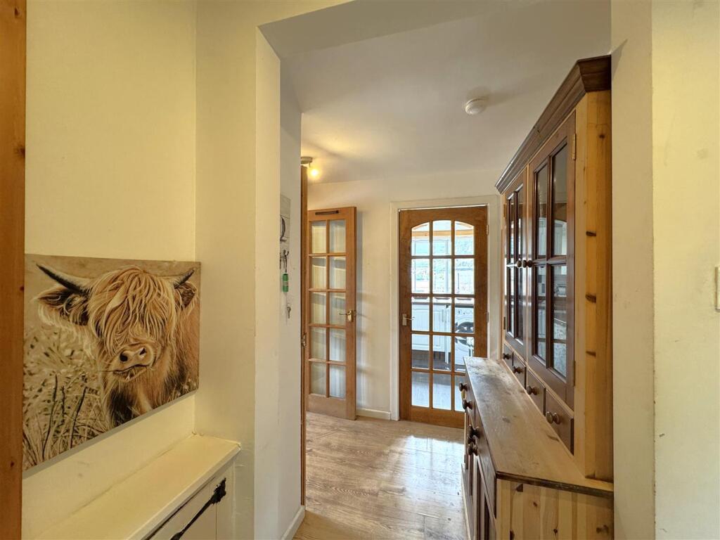HALLWAY.JPG