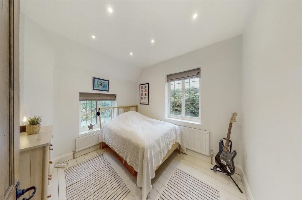 Kingwell, South Hill Avenue - Gxc2S197ymPRklBH4L7A