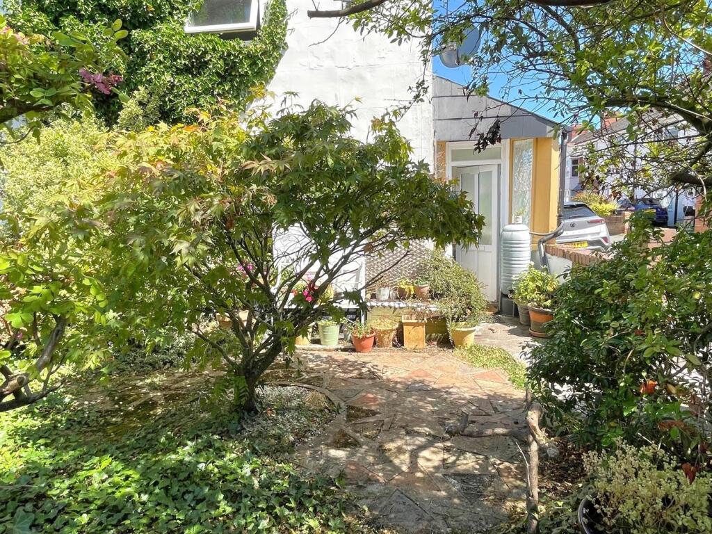 Front Garden &amp; Side Porch